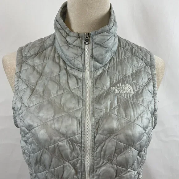 The North Face Quilted Vest S Light Gray Full Zipper Pockets - Picture 3 of 12